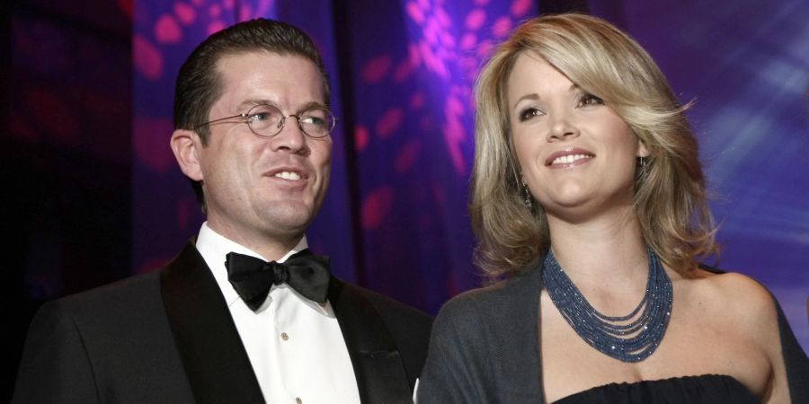 Karl-Theodor zu Guttenberg (l) und seine Frau Stephanie Freifrau zu Guttenberg im Jahr 2010.