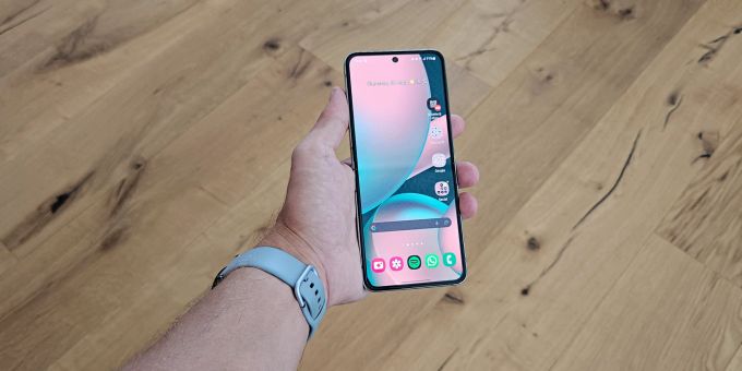 Aufgeklappt verhält sich das Samsung Galaxy Z Flip 5 praktisch wie jedes andere Handy. Nau.ch