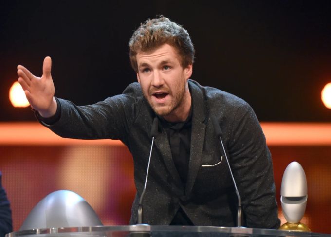 Luke Mockridge Feuert Wegen T Shirt Protest Gegen Hazel Brugger