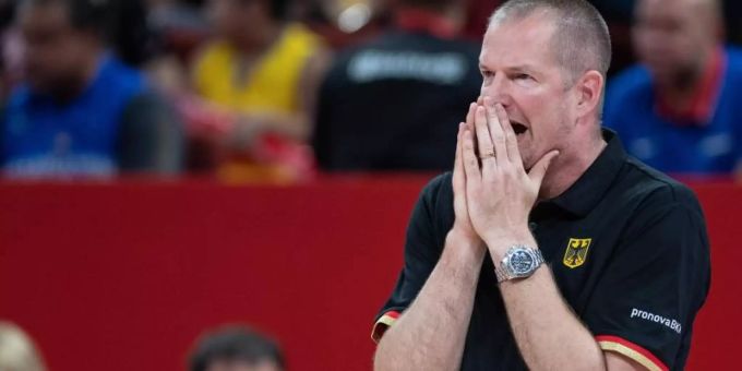 Fassungslos: DBB-Coach Henrik Rödl. Foto: Swen Pförtner Fassungslos: DBB-Coach Henrik Rödl. Foto: Swen Pförtner