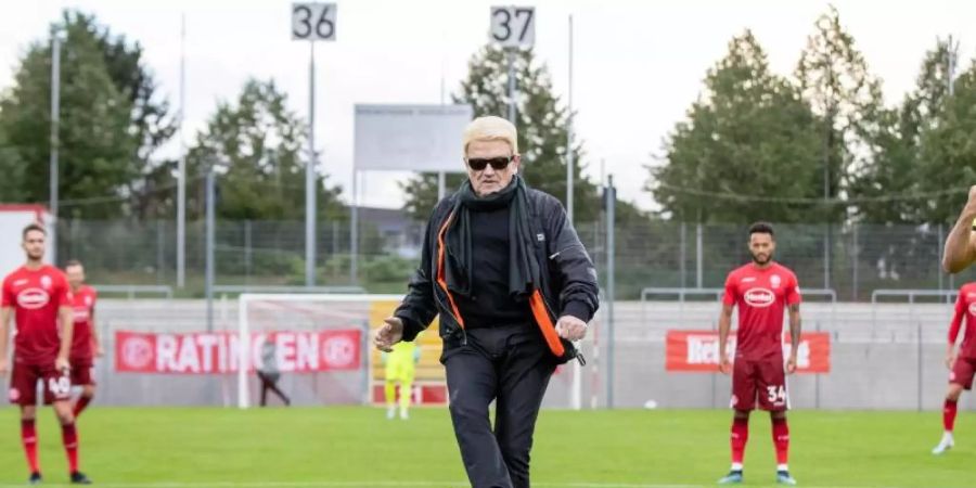 Heino auf dem grünen Rasen. Foto: Marcel Kusch