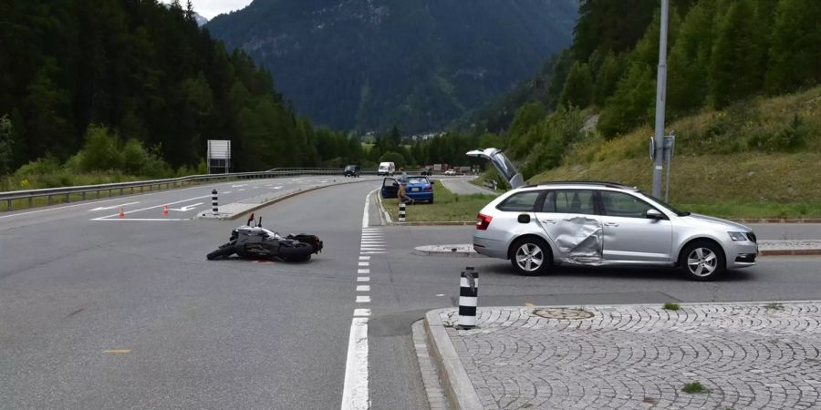 Kollision zwischen Auto und Motorrad