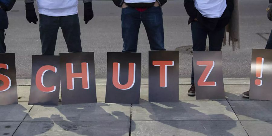 Fotografinnen und Fotografen bei einer Aktion zum Lichtbildschutz. Dieser soll mit der Revision des Urheberrechts verbessert werden. Der Ständerat berät heute Dienstag über die Vorlage. (Archivbild)