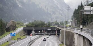Bis 12 Uhr - Gotthard-Strassentunnel wegen Unfall gesperrt Bis 12 Uhr - Gotthard-Strassentunnel wegen Unfall gesperrt