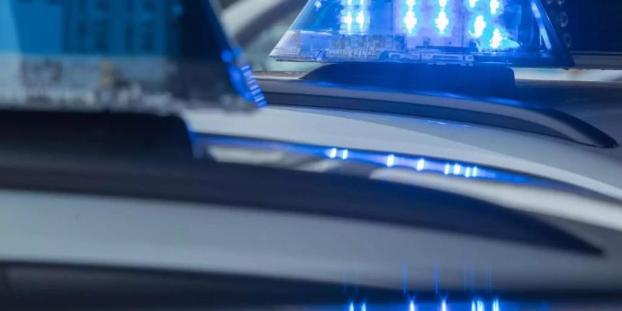 Ein Toter und ein Schwerverletzter - die Polizei hat in Bad Soden am Taunus gleich zwei Schwerverbrechen aufgedeckt. Symbolbild: Jens Büttner Foto: Jens Büttner