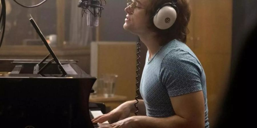 Taron Egerton spielt Elton John, dessen Karriere der Film «Rocketman» genauso nachzeichnet wie die Exzesse des Popstars. Foto: David Appleby/Paramount Germany