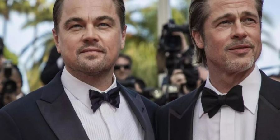 Brad Pitt konnte Leonardo DiCaprio keine Antwort entlocken. Foto: Vianney Le Caer/Invision/AP