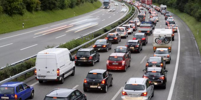 Auf der Strecke Zürich Winterthur staut sich der Verkehr. zürich winterthur