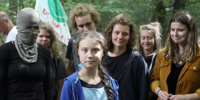 Greta Thunberg wurde für ihren Auftritt mit Vermummten kritisiert. Greta Thunberg