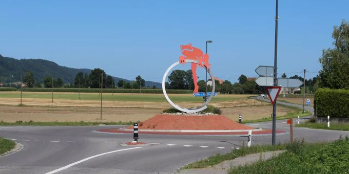 Der Froschkreisel (Hauptstrasse/Bernstrasse in Wengi) - Wengi Der Froschkreisel (Hauptstrasse/Bernstrasse in Wengi) - Wengi