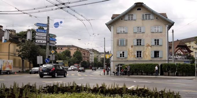 Die letzte Etappe der Krienbach-Sanierung auf der Obergrundstrasse zwischen Paulus- und Pilatusplatz begann am 26. August. pilatusplatz