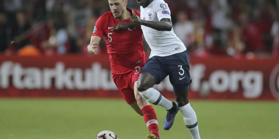 Ferland Mendy (rechts) bestritt bislang vier Länderspiele für Frankreich. Nun wechselt der Linksverteidiger von Lyon zu Real Madrid