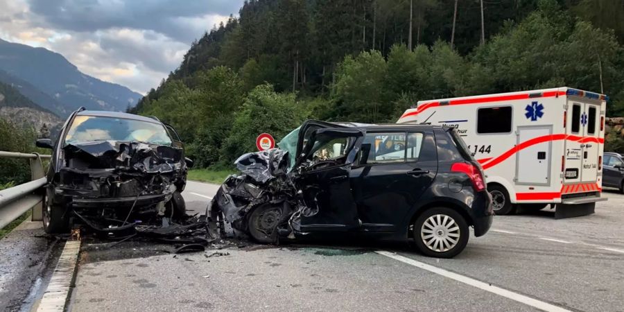 Personenwagenlenkerin bei Verkehrsunfall tödlich verletzt