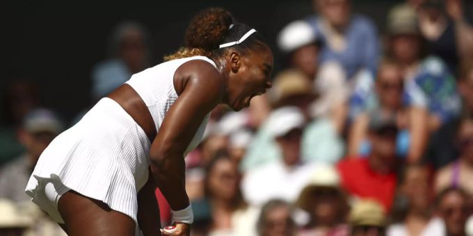 Serena Williams unterliegt im Wimbledon-Final Simona Halep in zwei Sätzen. Serena Williams