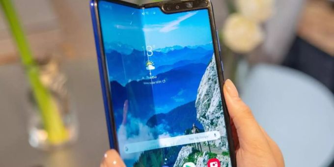 Samsung will das Galaxy Fold nach einem Fehlstart im April nun im September in den Handel bringen. Foto: Simon Nagel