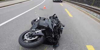 Teufen AR - Motorradlenker (25) nach Sturz im Spital