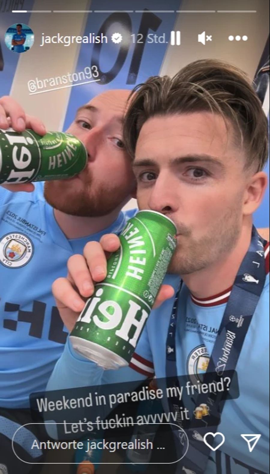 Jack Grealish gönnt sich nach dem Titel-Triumph ein wohlverdientes Bierchen...