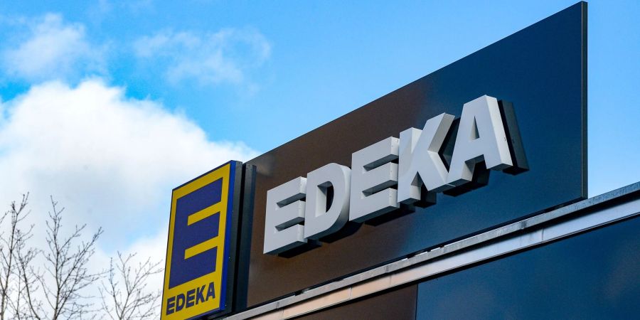 Edeka ruft Waldheidelbeeren im Glas zurück - es könnten Glasstücke enthalten sein.