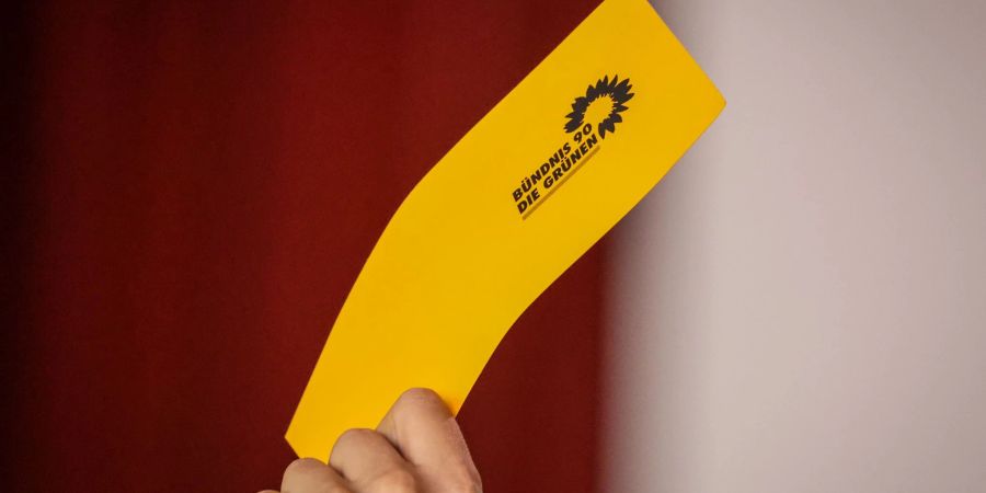 Alle Parteimitglieder stimmten für Gespräche mit der SPD und den Linken.