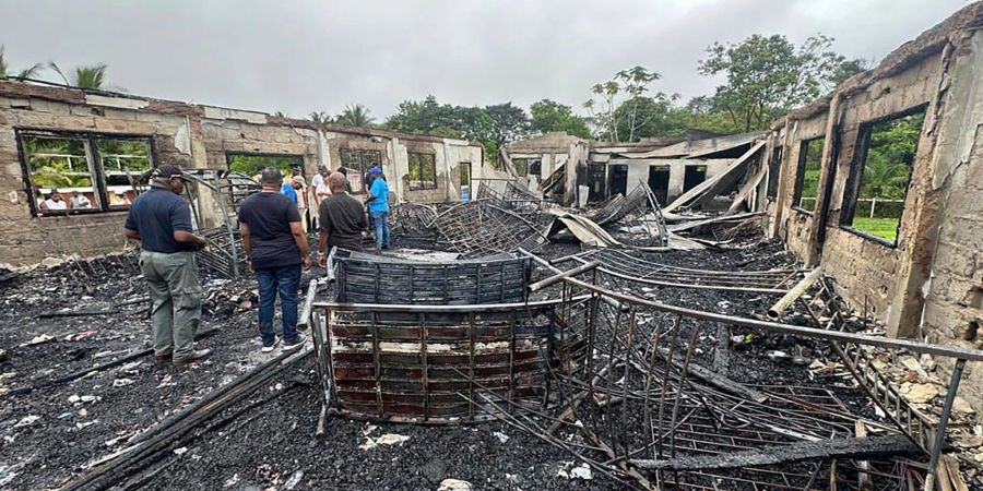 Mindestens 20 Menschen sterben beim Brand in einem Schlafsaal an einer Schule im südamerikanischen Guyana.