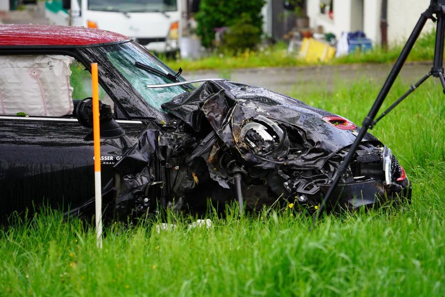 Das Auto erlitt bei dem Unfall einen Totalschaden.