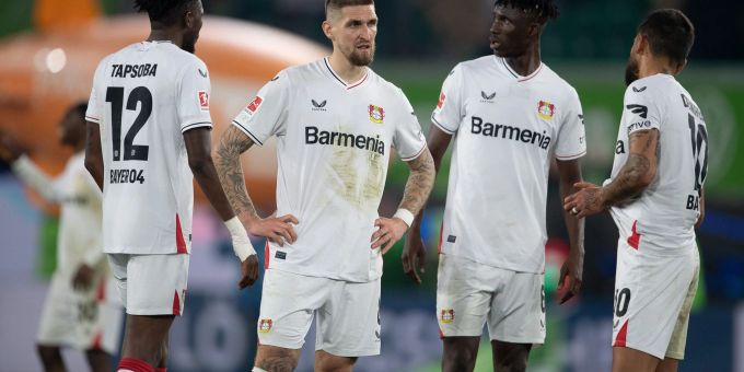 Leverkusen musste sich nach zuvor fünf Siegen in Folge mit einem Punkt in Wolfsburg zufrieden geben. Leverkusen musste sich nach zuvor fünf Siegen in Folge mit einem Punkt in Wolfsburg zufrieden geben.
