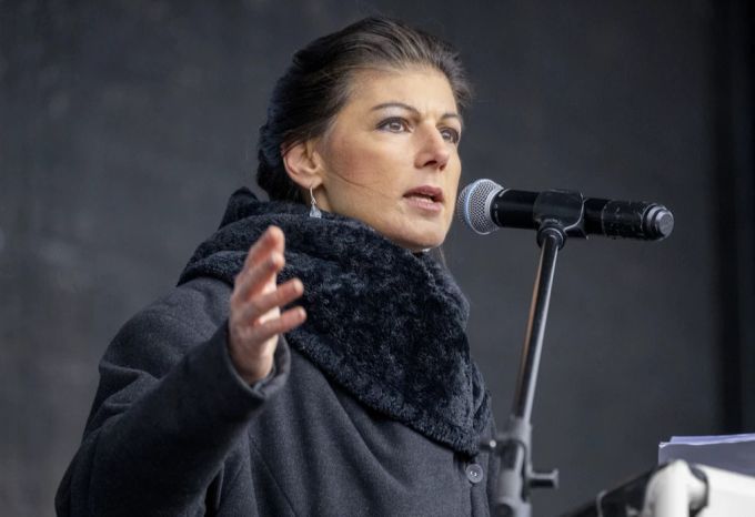Sahra Wagenknecht organisierte Proteste für Frieden im Ukraine-Krieg und ein Ende der Waffenlieferungen. Wagenknecht