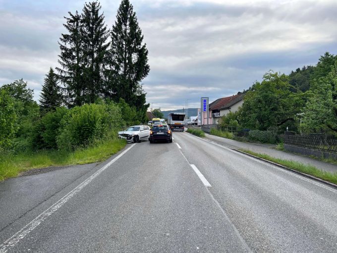 Eine 26-jährige Fahrerin wurde bei dem Unfall verletzt. Unfall Murgenthal