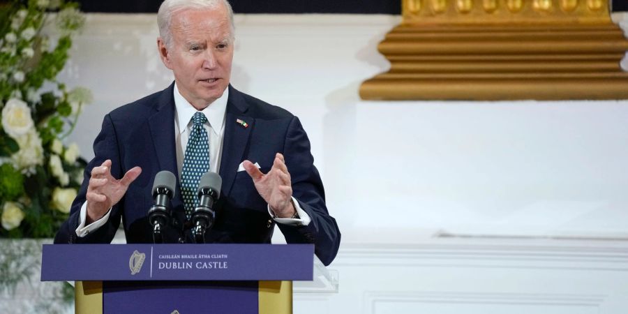 US-Präsident Joe Biden spricht während eines Staatsdinners im Dublin Castle.