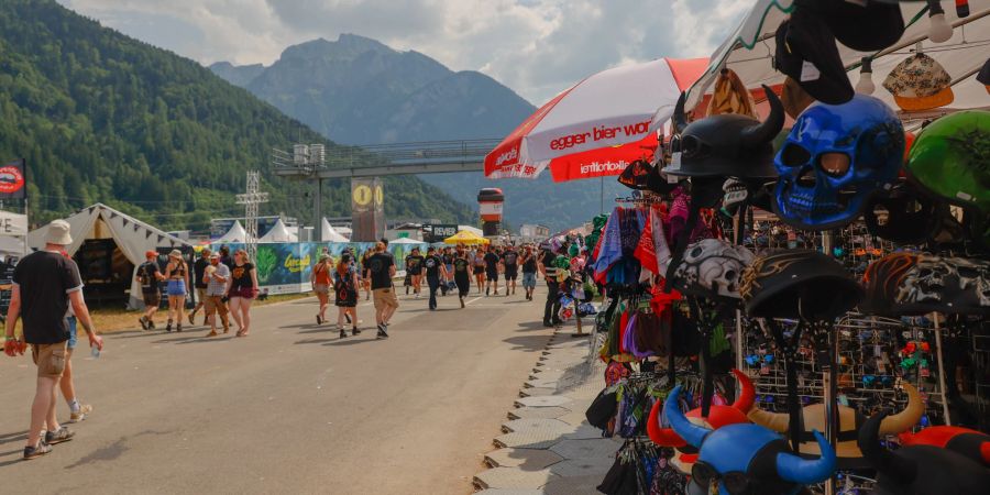 Das 3-tägige Musikfestival lockt Rockfans von überall her ins  Berner Oberland.