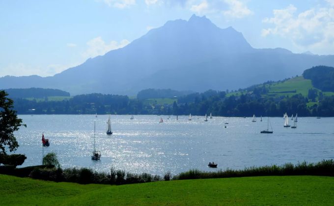 Blick auf den Pilatus. Pilatus und See
