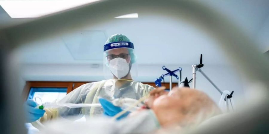 Mehr Covid-Patienten auf der Intensivstation und der Inzidenzwert steigt weiter an. Foto: Kay Nietfeld/dpa