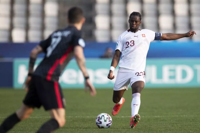 Captain Jordan Lotomba verursacht gegen die Kroaten einen Elfmeter. Jordan Lotomba Kroatien U21