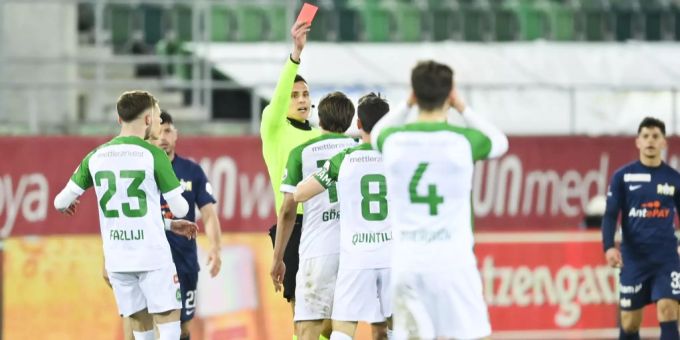 Jordi Quintilla sieht gegen den FCZ nach 67 Minuten die Rote Karte. FCZ