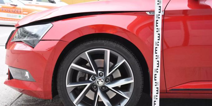 An den beiden Autos entstand Sachschaden von mehreren Tausend Franken. Kantonspolizei St. Gallen