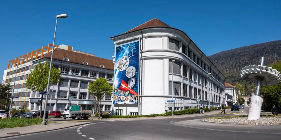 ETA Gebäude (ETA SA Manufacture Horlogère Suisse) an der Schild-Rust-Strasse in Grenchen.
