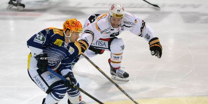 In der Saison 2015/16 spielte Pestoni letztmals für den HC Ambrì-Piotta. Ab nächster Saison wird er das blaue Trikot wieder überstreifen. (Archivbild) HC Ambrì-Piotta