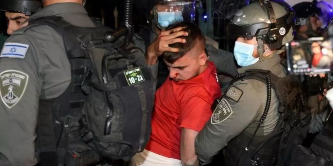 Festnahme bei den nächtlichen Protesten Festnahme bei den nächtlichen Protesten