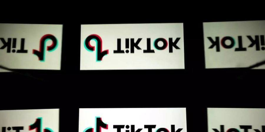 Tablet mit Tiktok-Logo