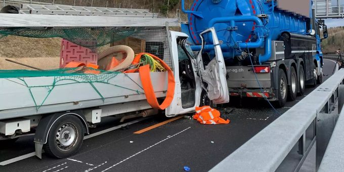 Das betroffene Teilstück der A1 Richtung St. Gallen musste zweieinhalb Stunden gesperrt werden. Kantonspolizei Zürich