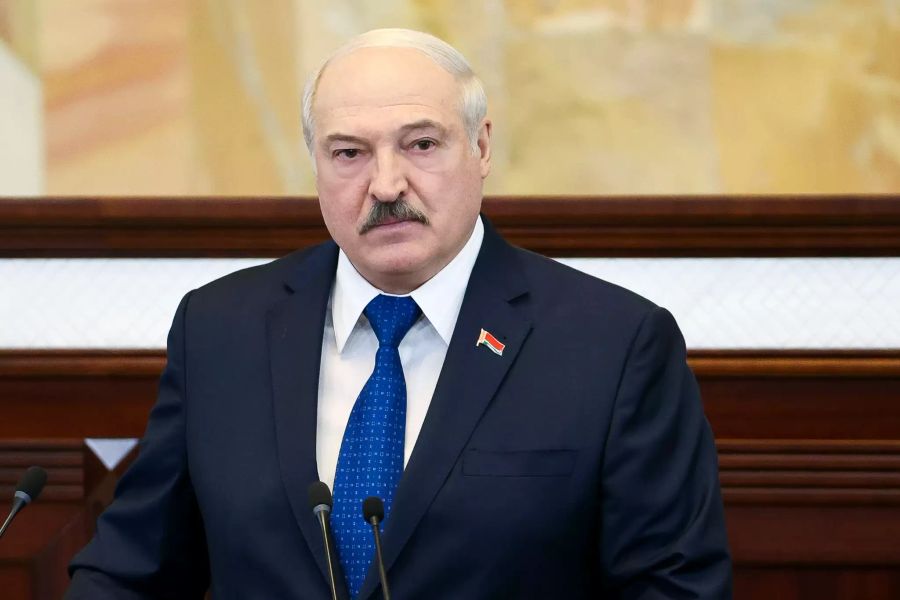 Alexander Lukaschenko, Präsident von Belarus, spricht vor dem Parlament in Minsk.