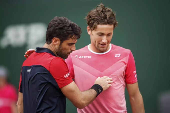 Der Federer- und Stricker-Bezwinger Pablo Andujar muss Casper Ruud zum Finaleinzug gratulieren. Pablo Andujar Casper Ruud