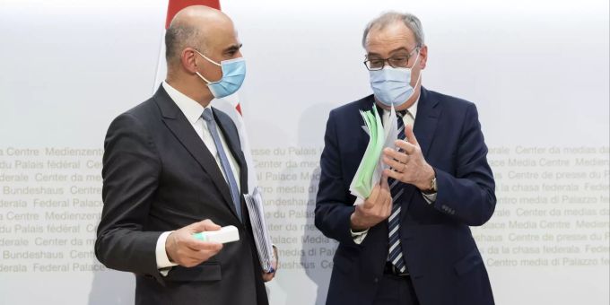 Wegen Bundesrat Alain Berset lebe die Schweiz aktuell in einer Diktatur, sagt die SVP. SVP