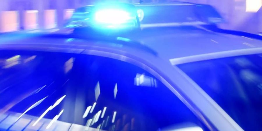 Die Polizei hat im Sauerland eine illegale Corona-Party aufgelöst. Foto: Carsten Rehder/dpa
