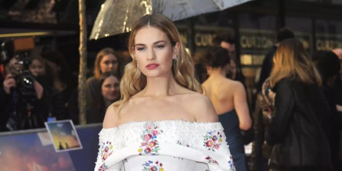 Die Schauspielerin Lily James. Lily James