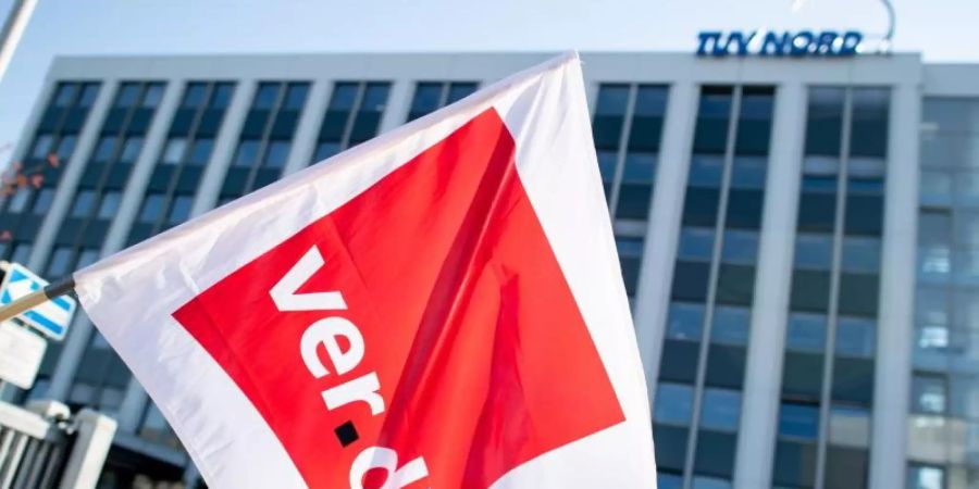 Bei einer zweiten Runde von Warnstreiks an Tüv-Stationen in mehreren Bundesländern ist es zu örtlich erheblichen Einschränkungen gekommen. Foto: Hauke-Christian Dittrich/dpa