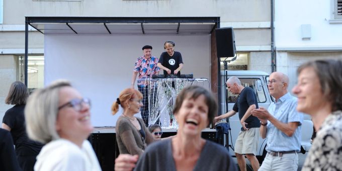 DJs Flexin & Fly Robin bei der TanzInDenAbend Vernissage im Kunstmuseum Olten. Sommerfest