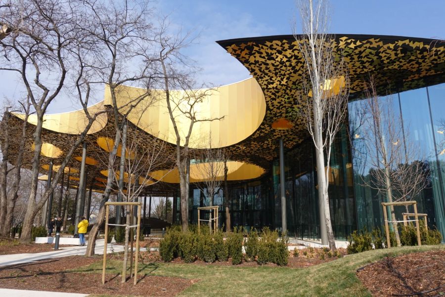 Haus der Musik Bäume golden Architektur