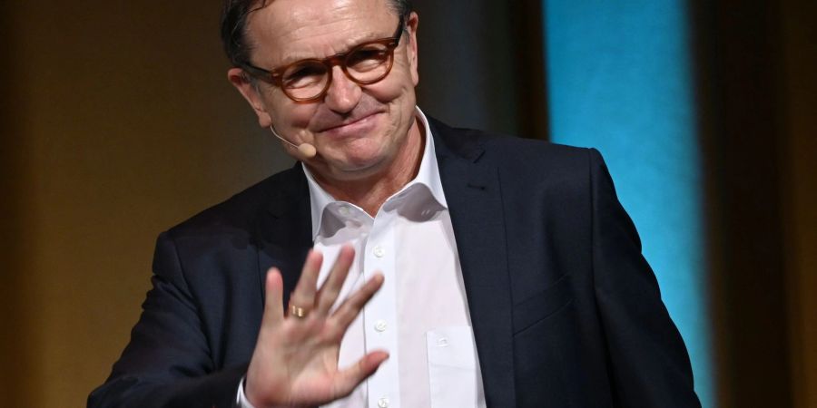 Wird den FC St. Pauli verlassen: Ewald Lienen.