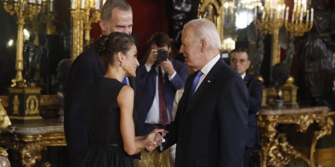 Königin Letizia begrüsst US-Präsident Joe Biden im Royal-Palast in Madrid. joe biden